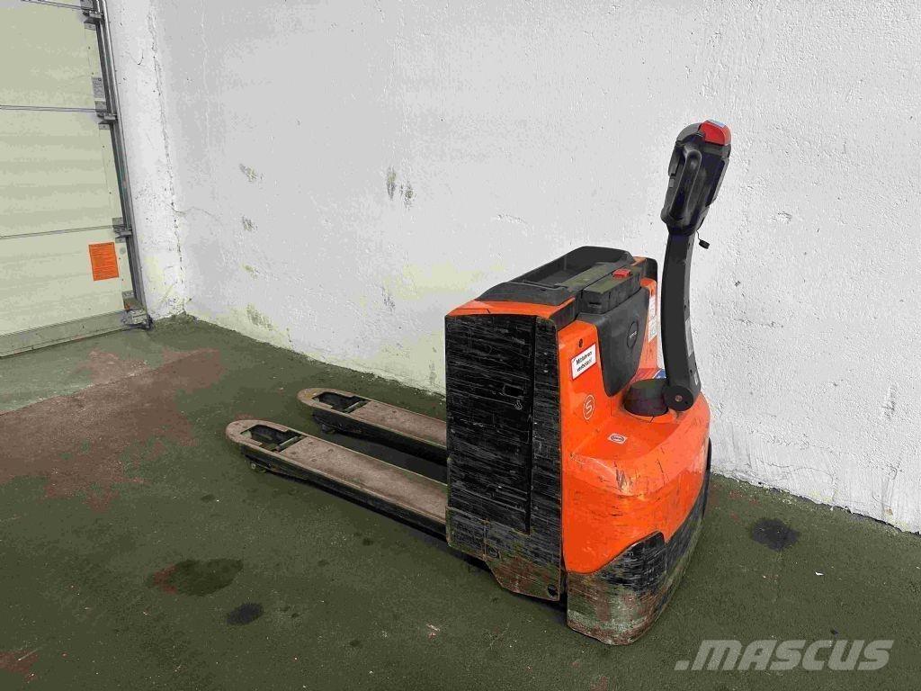 Toyota LWE 200 Niedergabelstapler