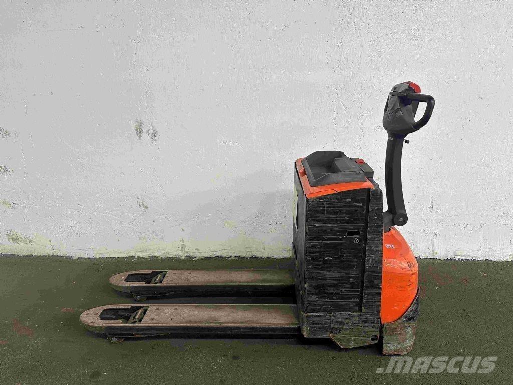 Toyota LWE 200 Niedergabelstapler