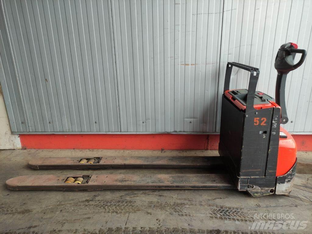BT LWE250 Niedergabelstapler