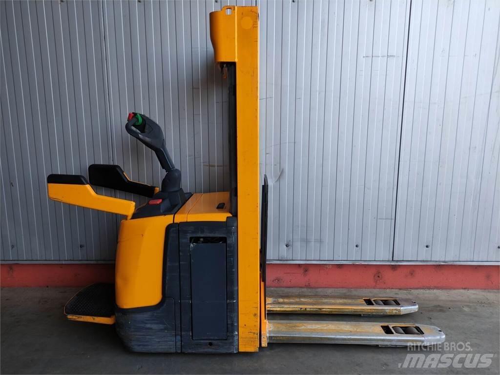 Jungheinrich ERC214Z Deichselstapler