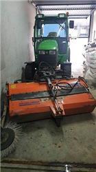 John Deere 4310
