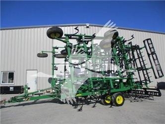 John Deere 2210