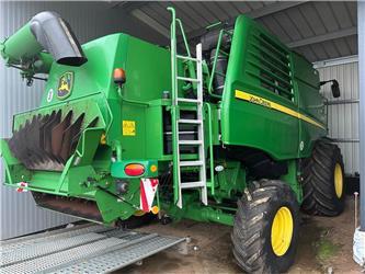 John Deere T 670 i