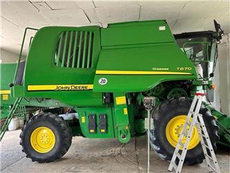 John Deere T 670