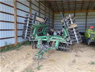 John Deere 637
