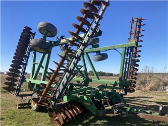 John Deere 637