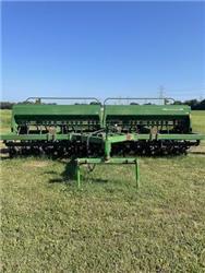 John Deere 750