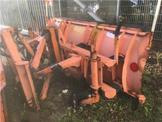 Unimog Schneepflug Beilhack PVK23 Unimog Schmidt JCB