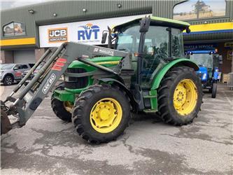 John Deere 5820
