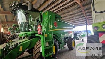 John Deere T 550