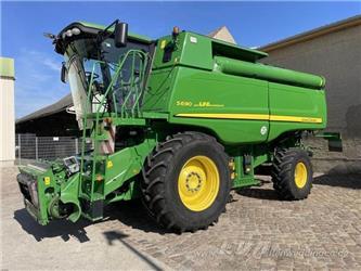 John Deere S690i