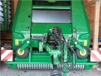 John Deere V451M