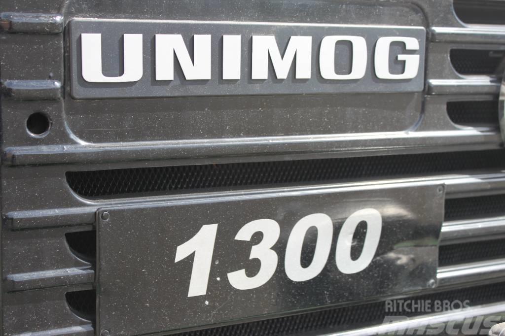 Mercedes-Benz Unimog U 1300 L Pritschenwagen/Pritschenwagen mit Seitenklappe