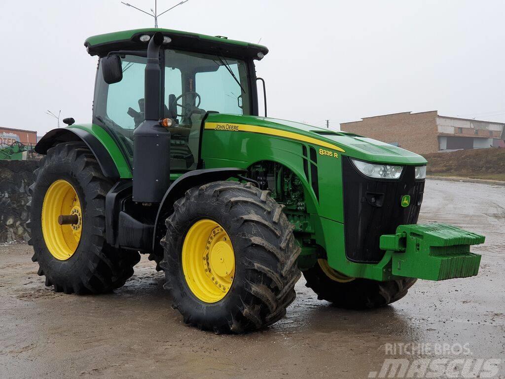 John Deere 8335 R Traktoren