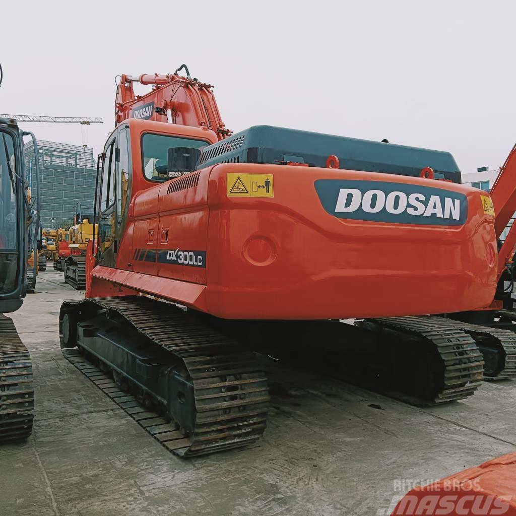 Doosan DX 300 LC Raupenbagger