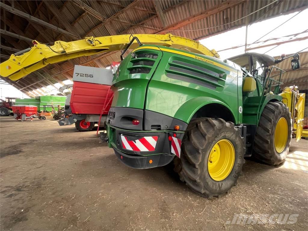 John Deere 8600i Selbstfahrende Häcksler