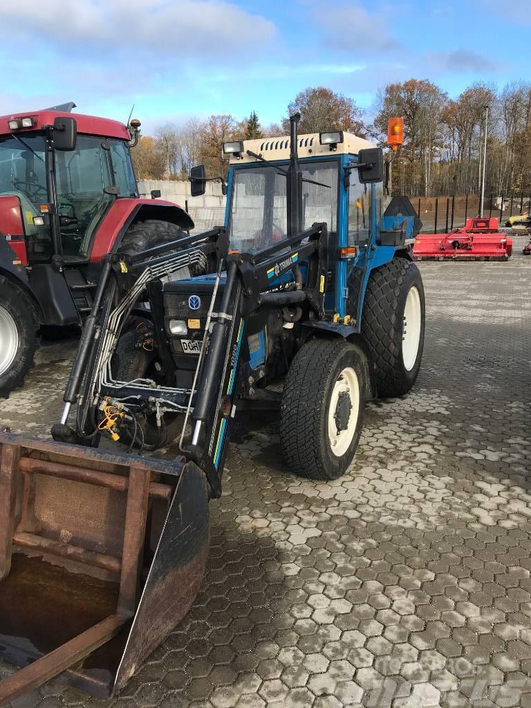 New Holland 3435 med snöredskap Traktoren