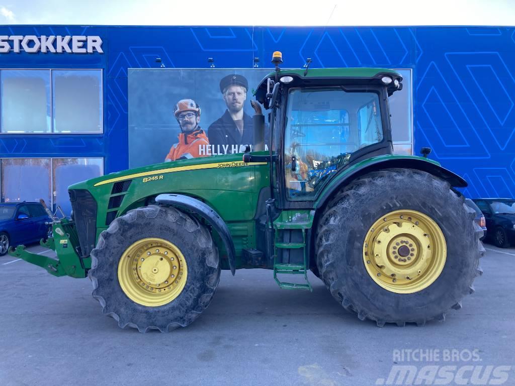 John Deere 8245 R Traktoren