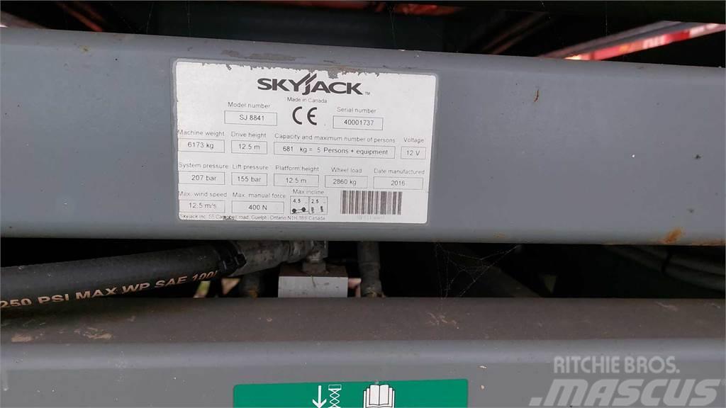 SkyJack 8841RT Scheren-Arbeitsbühnen