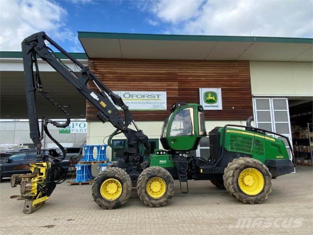 John Deere 1270 G Harvester