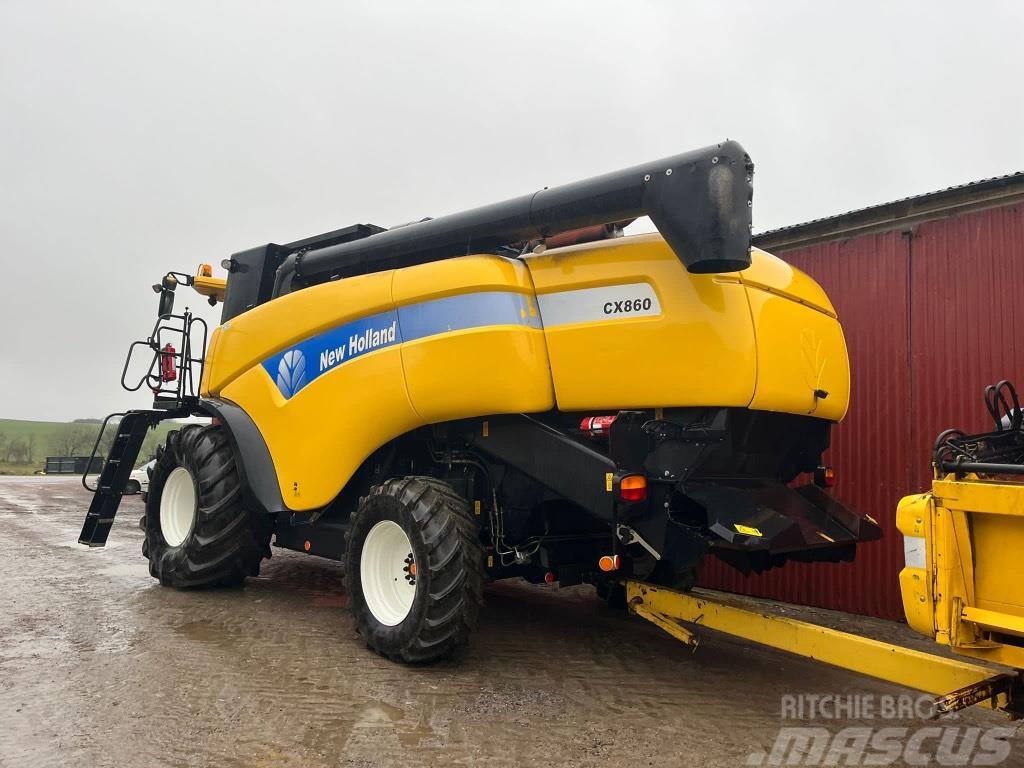 New Holland CX 860 Combine harvesters