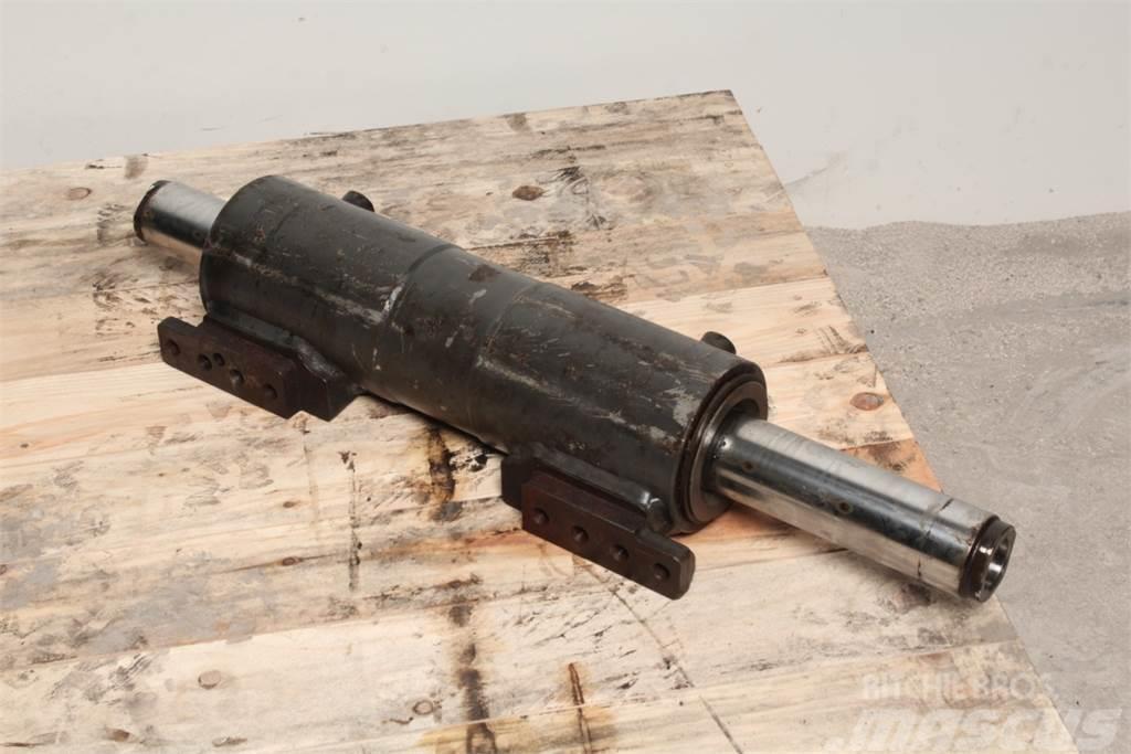 Valtra S353 Front axle steering cylinder Getriebe