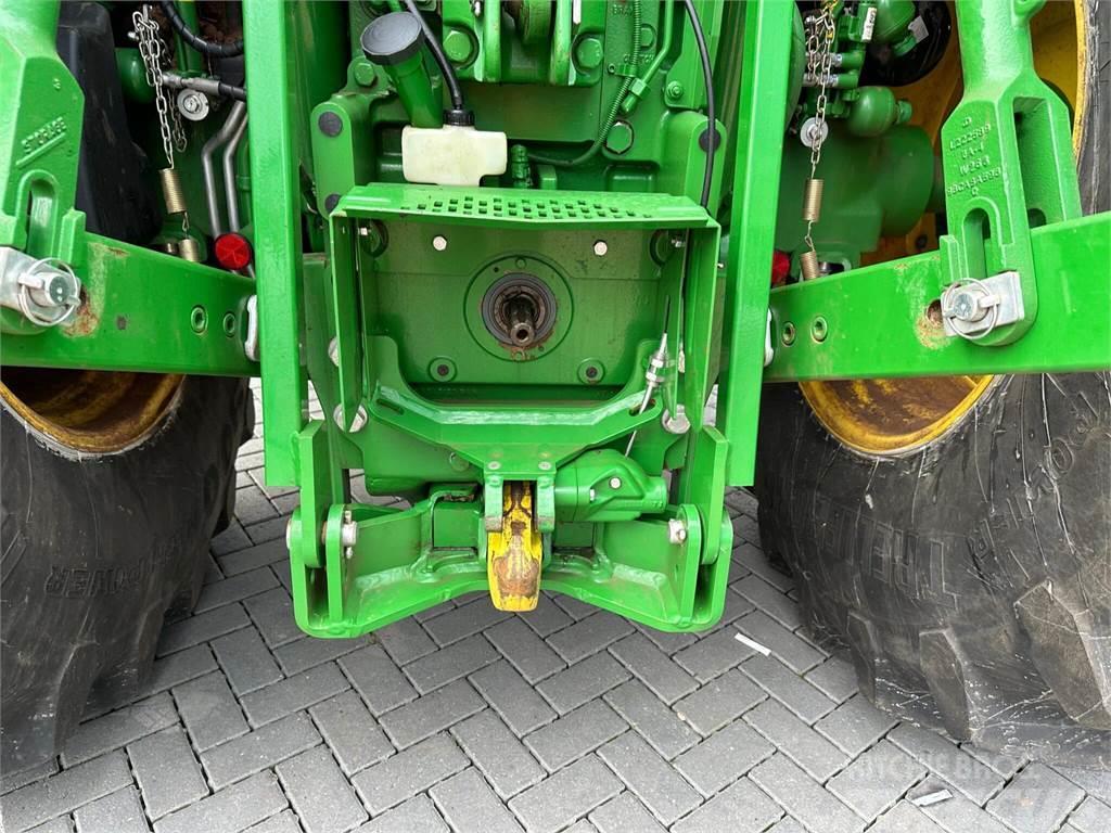 John Deere 6R215 Traktoren