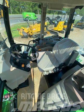 John Deere 6105E Traktoren