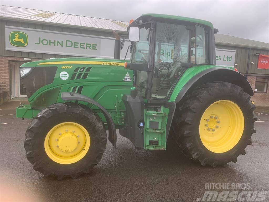 John Deere 6135M Traktoren