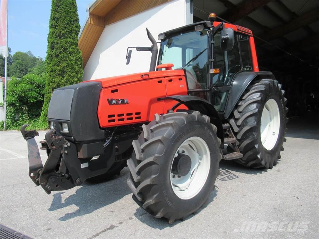 Valtra 8350 HiTech Traktoren