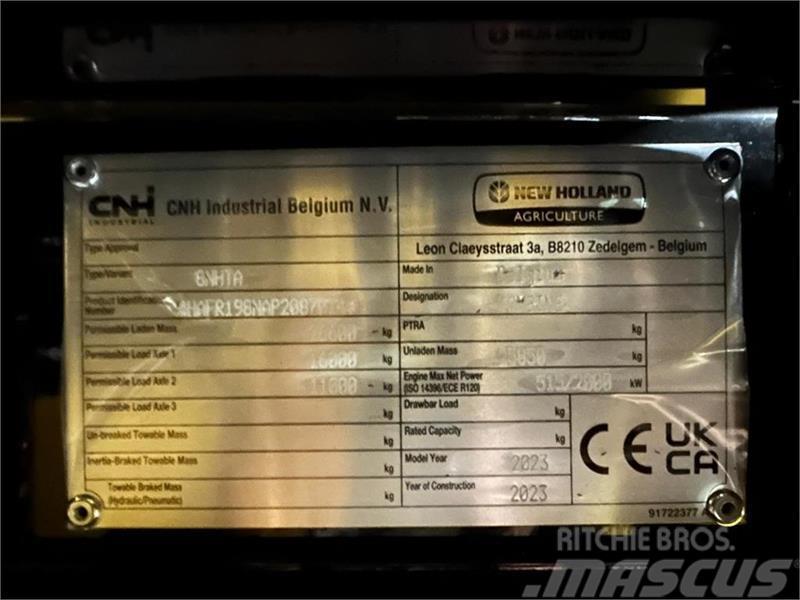 New Holland CR10.90 + 41” VarioFeed HD Mähdrescher