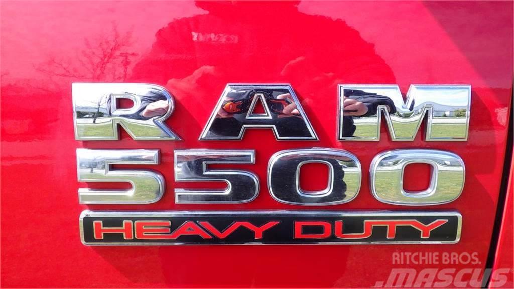 RAM 5500 Pritschenwagen/Pritschenwagen mit Seitenklappe