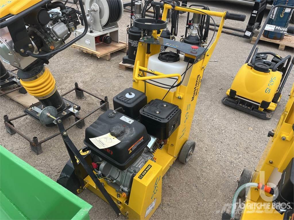 Weltweite Auktionen gebrauchter Mustang MCC 1490S Asphalt