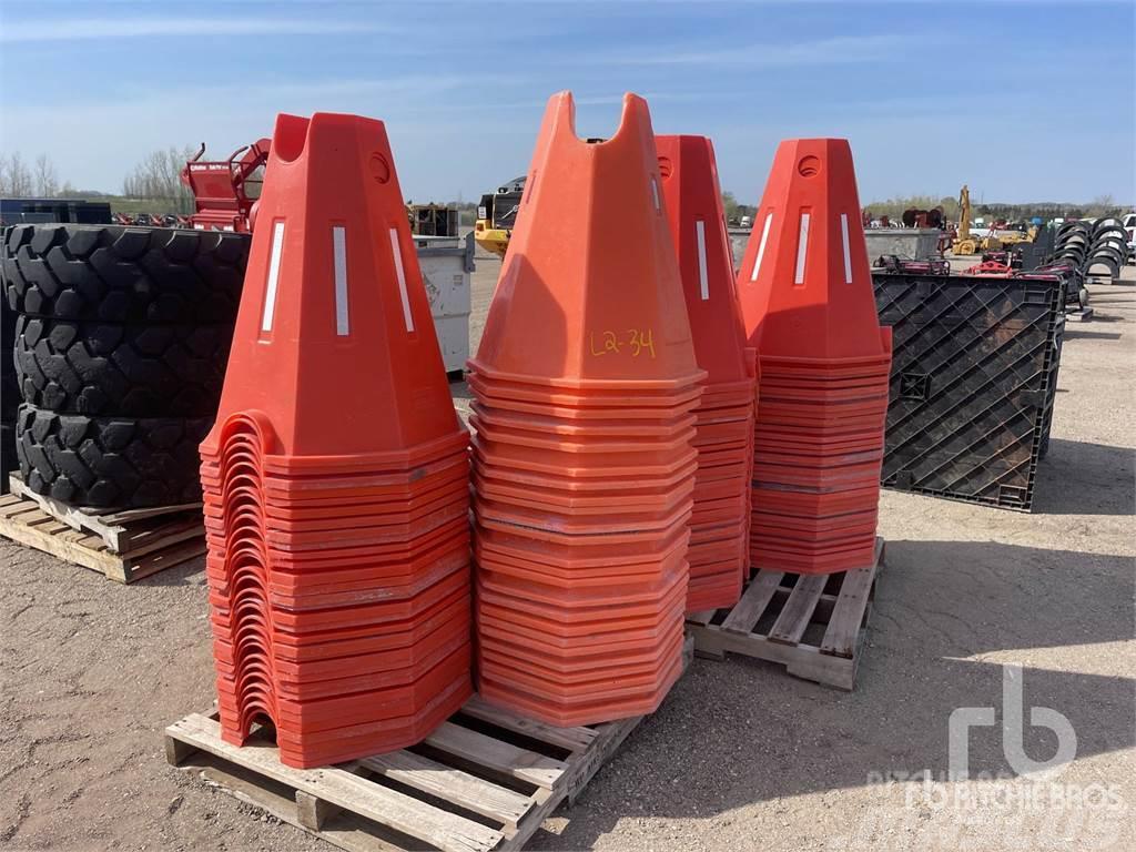  Quantity of (2) Pallets of Cones Andere Zubehörteile