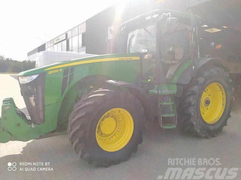 John Deere 8335 R Traktoren