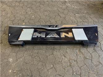 MAN FRONT GRILL 81.61150-6106