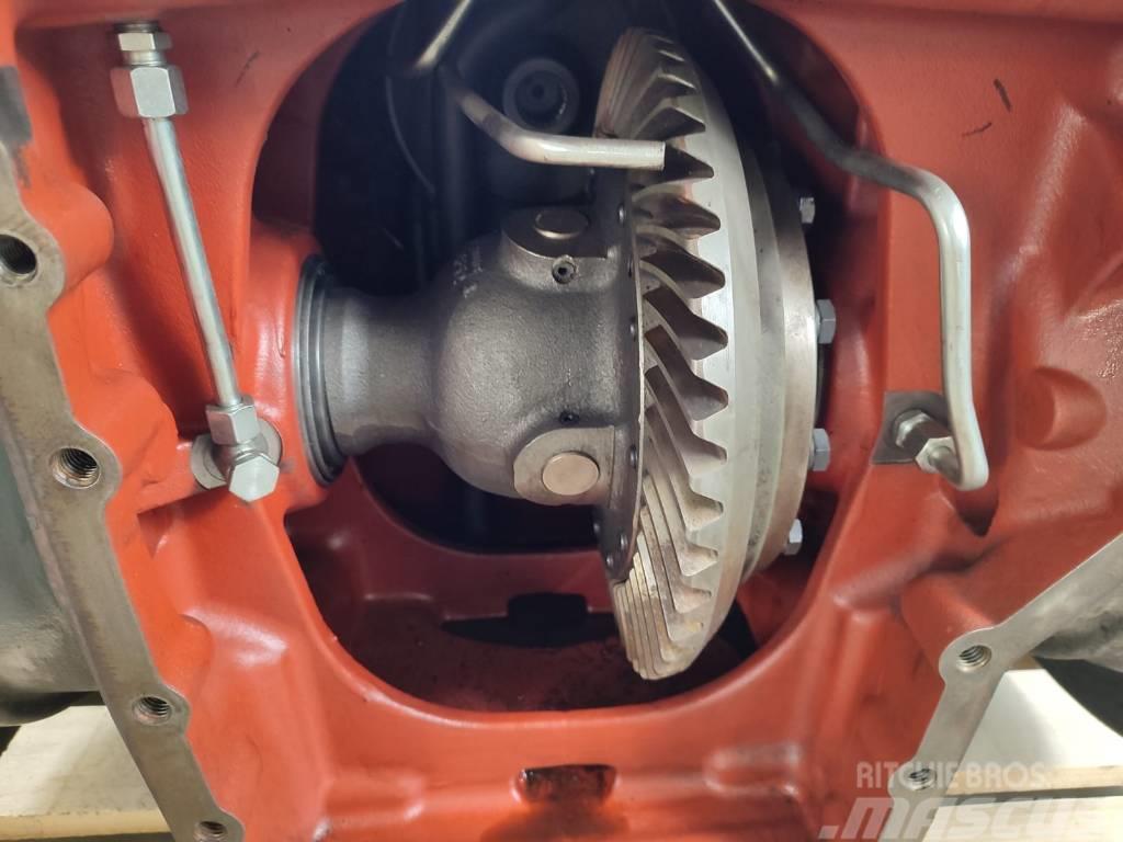 Kubota M 7151 Rear differential 3100516 2093 417032 Getriebe