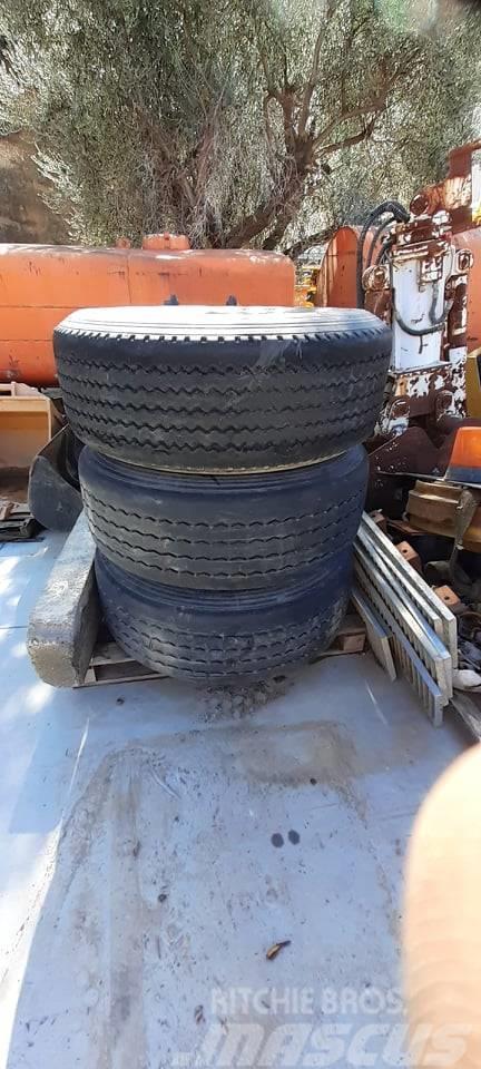 Bridgestone 385/65R22.5 Reifen