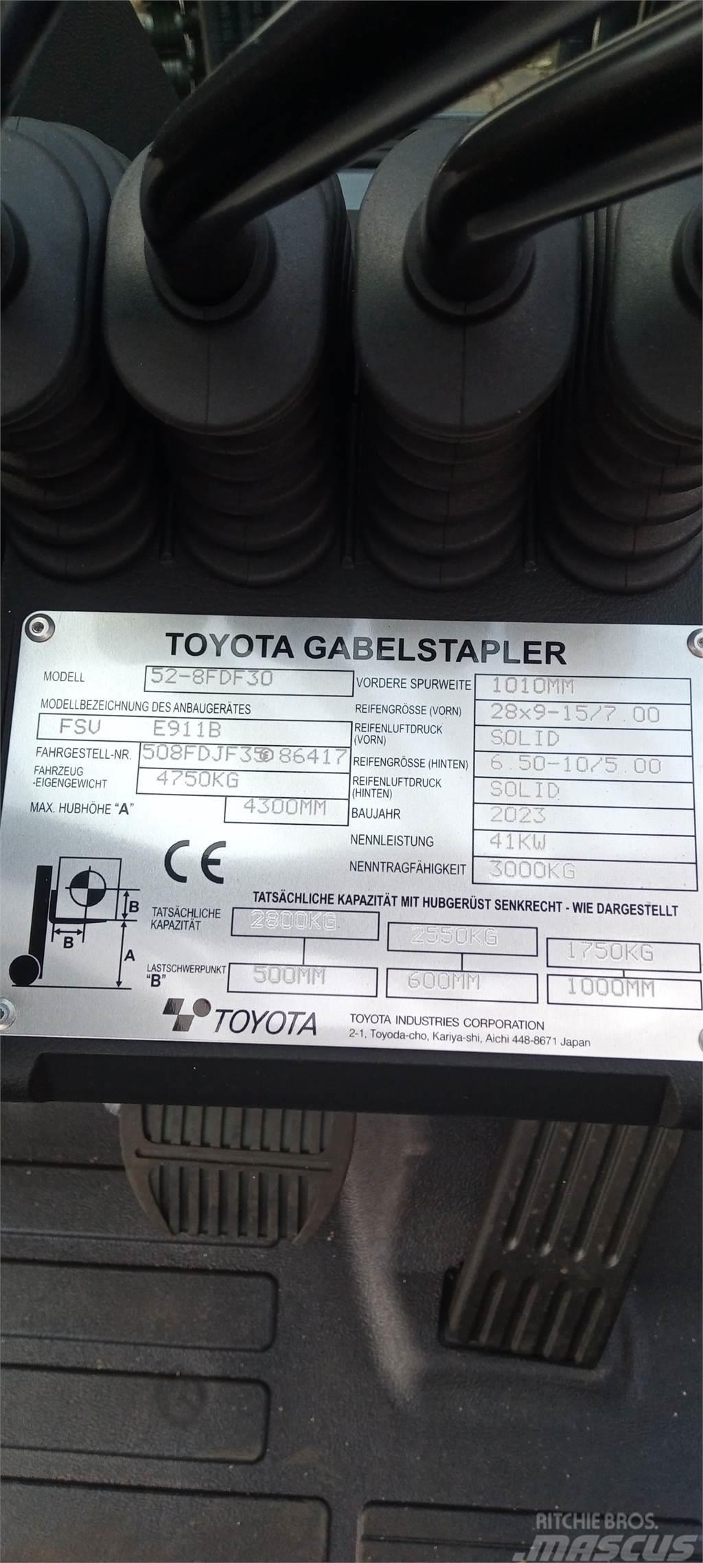 Toyota 52-8FDF30 Dieselstapler