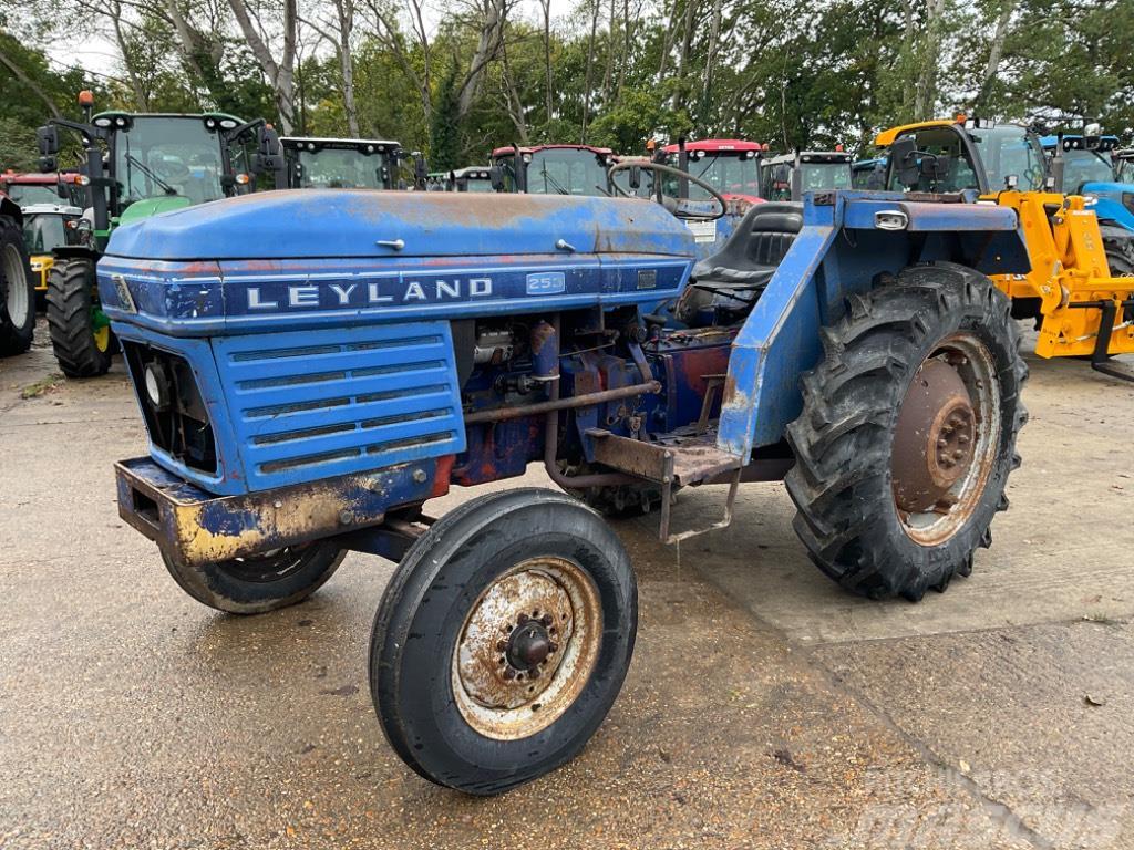 Leyland 253 Traktoren