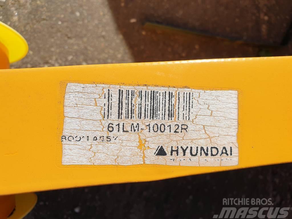 Hyundai Loader boom HL757 Chassis