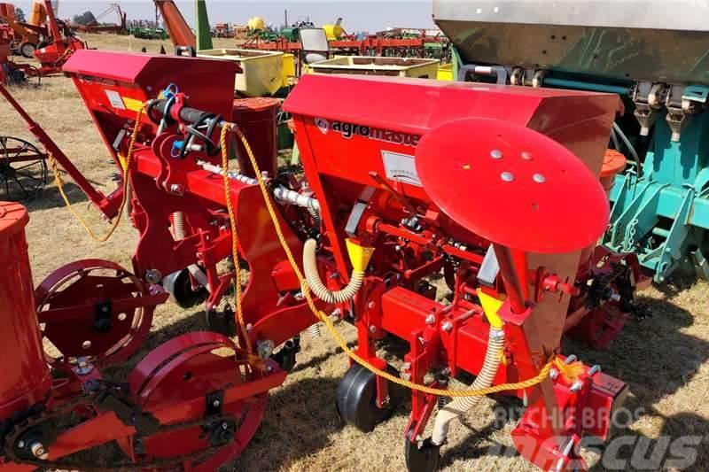 Agromaster 4 row planter Maize and Soya Andere Fahrzeuge