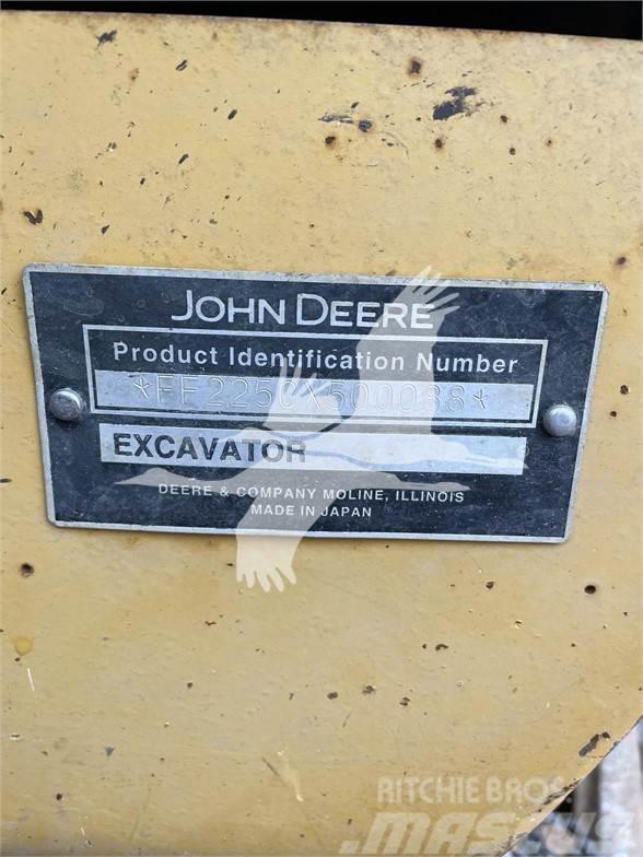 John Deere 225C LC Raupenbagger