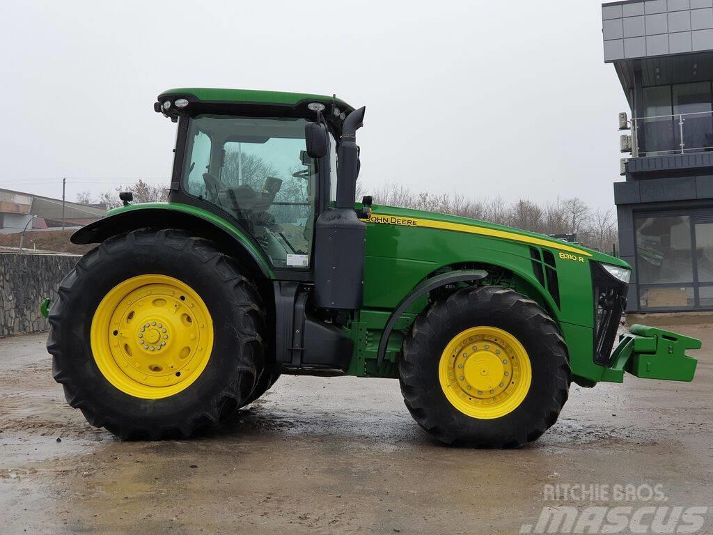 John Deere 8310 R Traktoren