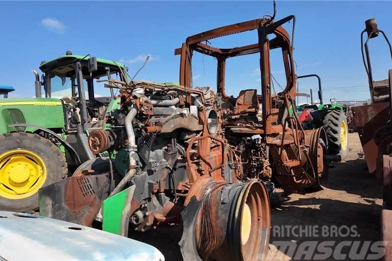 John Deere JD 8530 TractorÂ Now stripping for spares. Traktoren