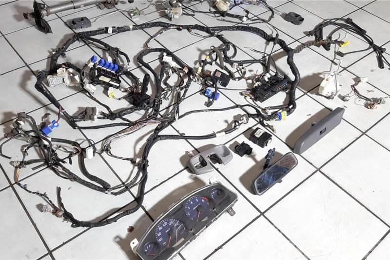  2014 Nissan NP300 Wiring and Parts Andere Fahrzeuge