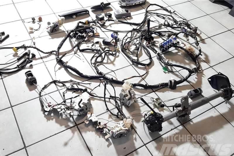  2014 Nissan NP300 Wiring and Parts Andere Fahrzeuge