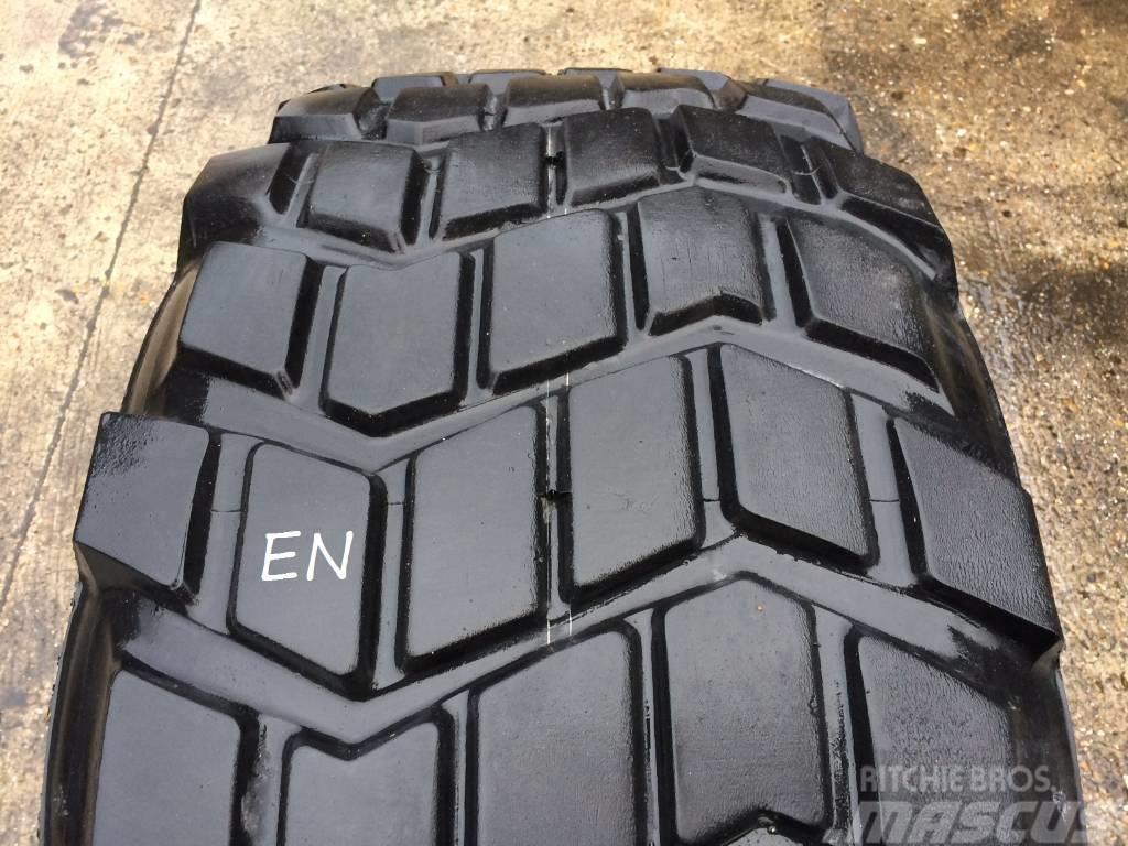 Michelin 525/65R20.5 XS - USED EN 80% Reifen