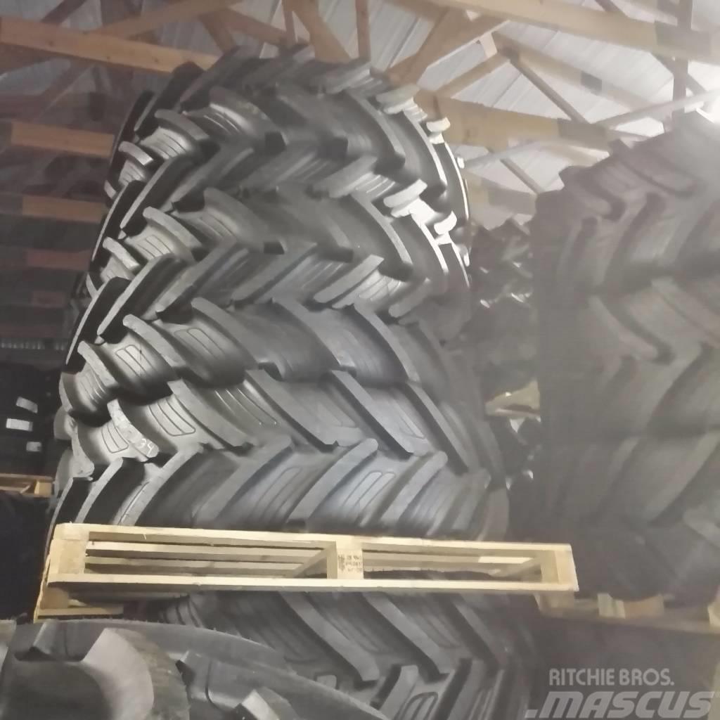  Traktori renkaita Reifen