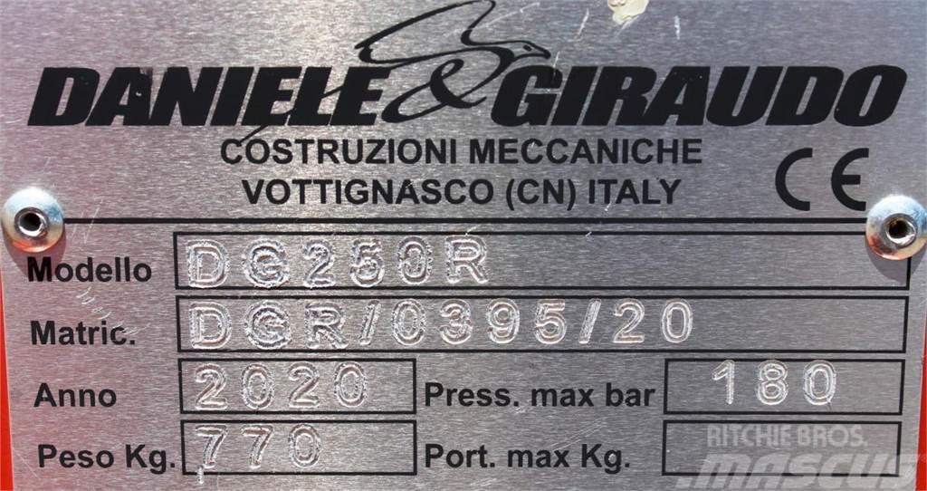  Heckbagger DG 250 R ( Daniele & Giraudo ) Frontladerzubehör